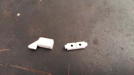 6.0g / Cm3 الهيكلية أجزاء السيراميك الزركونيا الدقة تحول جزء